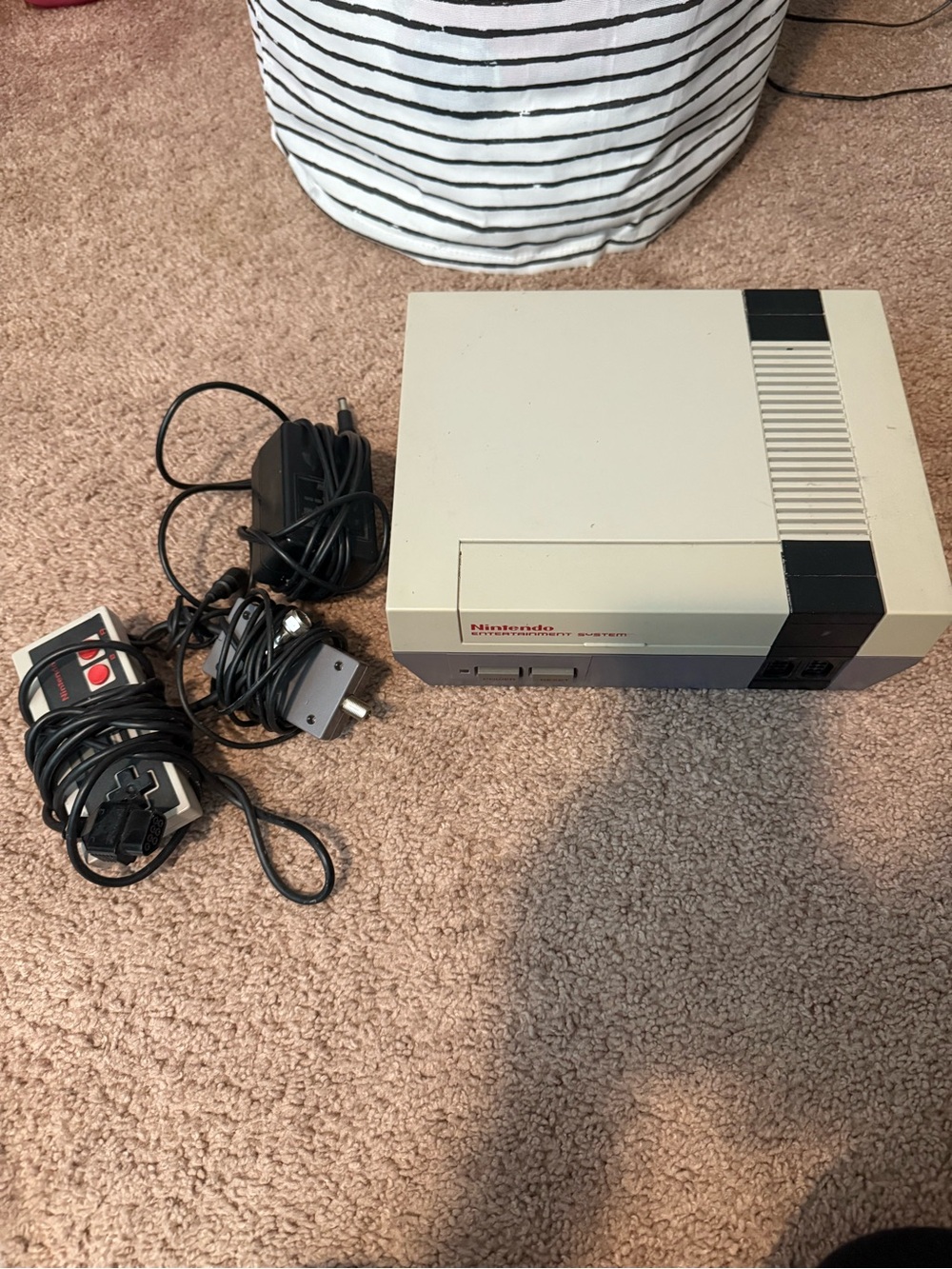 nintendo nes console With All Cables & with 5 games lot